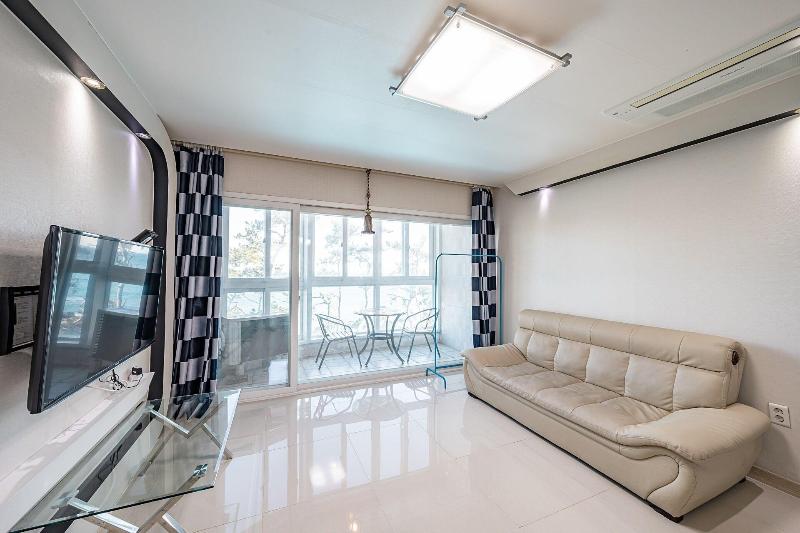 Pohang Pinewave Sea & Spa Pension image