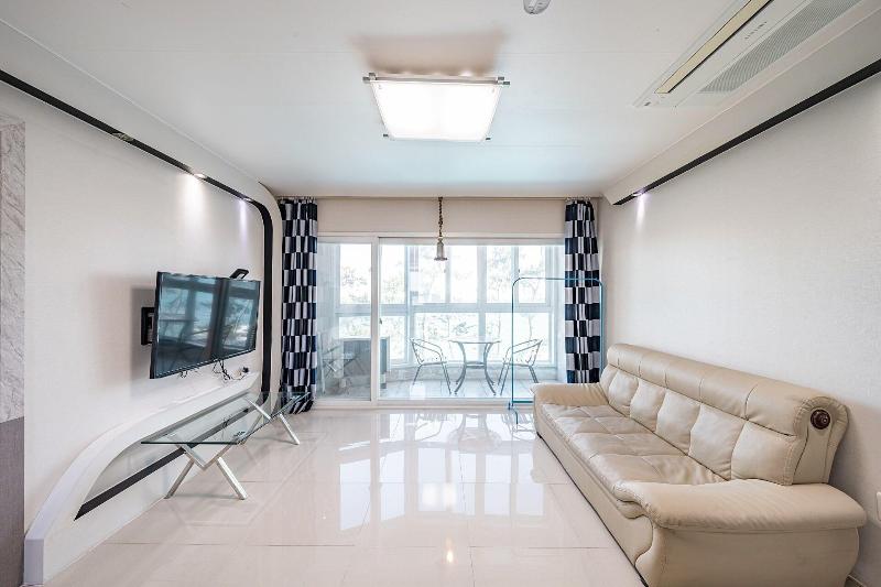 Pohang Pinewave Sea & Spa Pension image
