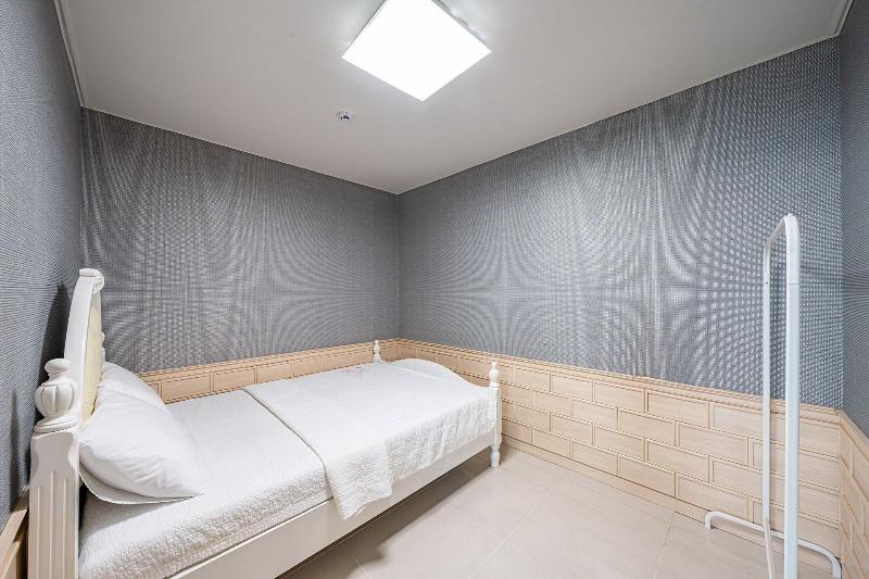 Pohang Pinewave Sea & Spa Pension image