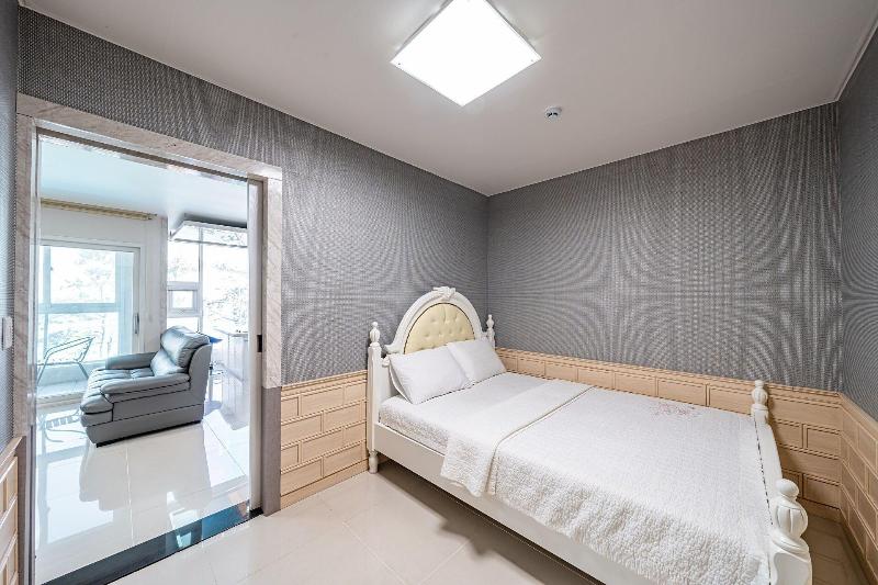 Pohang Pinewave Sea & Spa Pension image
