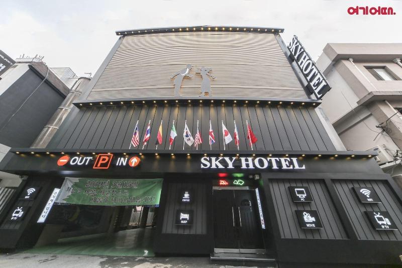 Sky Motel image