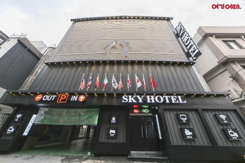 Sky Motel image