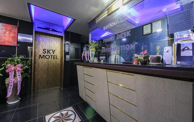 Sky Motel image
