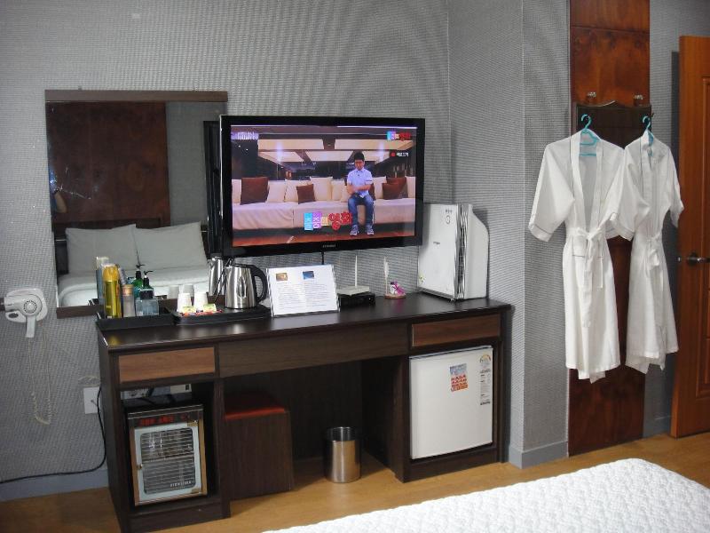 Sky Motel image