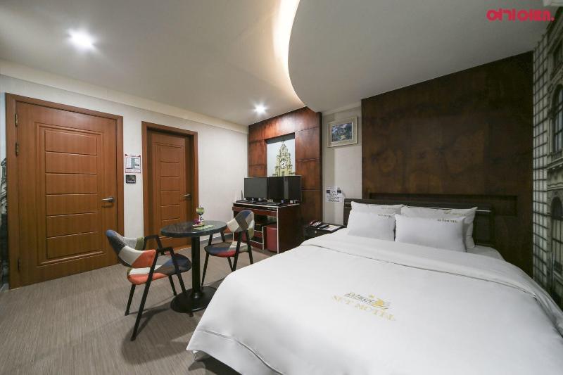 Sky Motel image