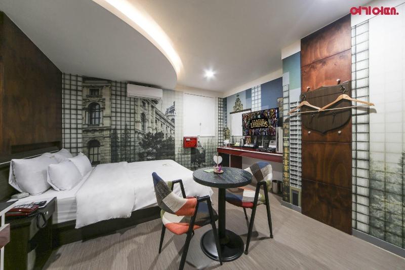 Sky Motel image