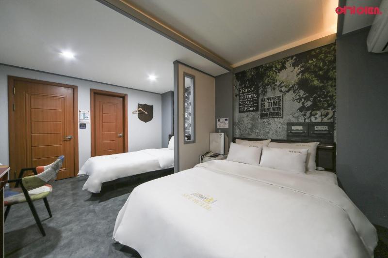 Sky Motel image