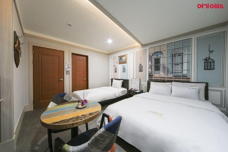 Sky Motel image