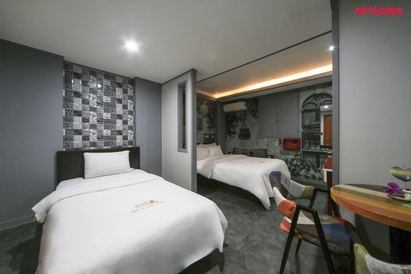 Sky Motel image