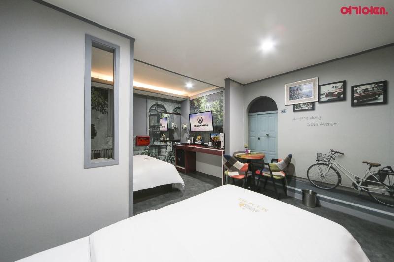 Sky Motel image