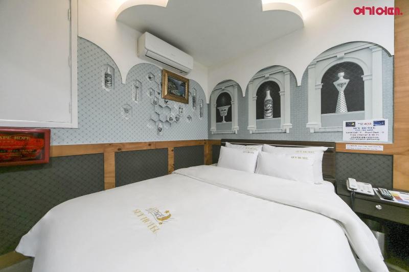 Sky Motel image