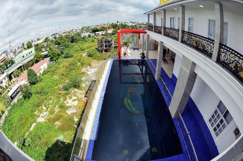 Tam Chau Luxury Hotel image