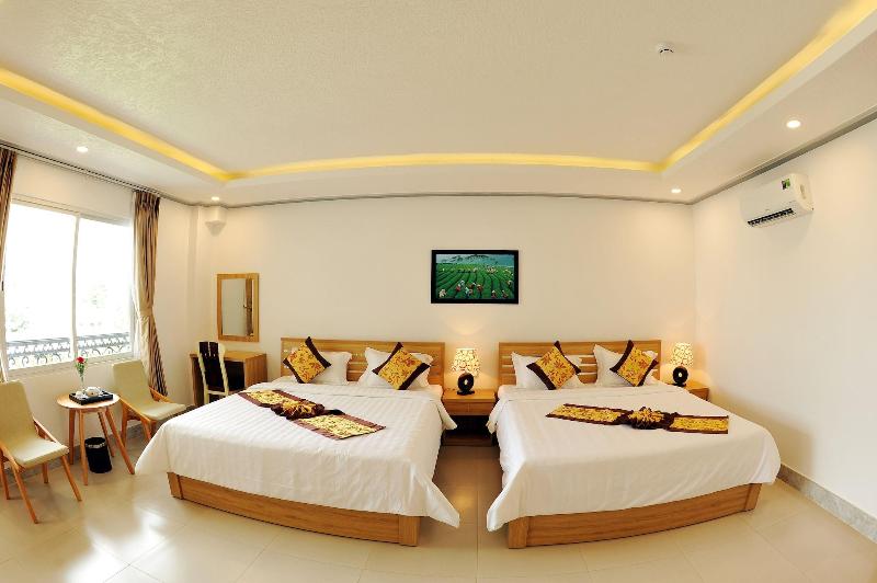 Tam Chau Luxury Hotel image