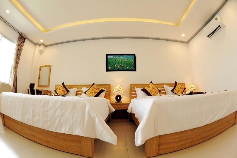 Tam Chau Luxury Hotel image