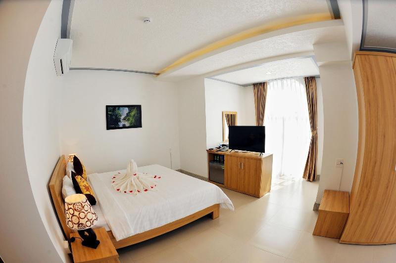 Tam Chau Luxury Hotel image