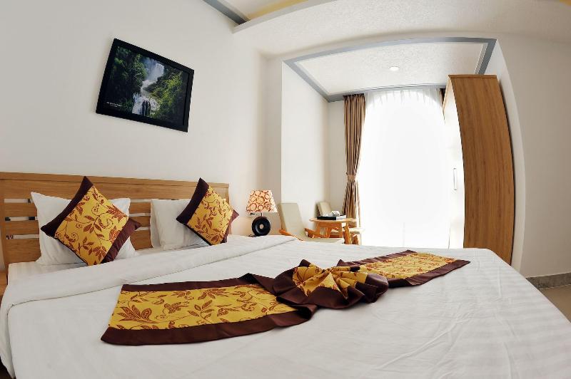 Tam Chau Luxury Hotel image