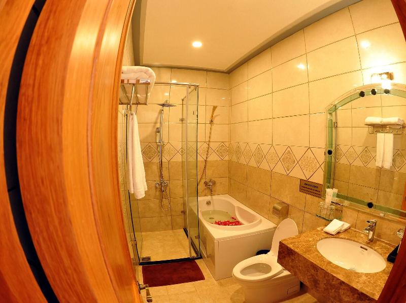 Tam Chau Luxury Hotel image