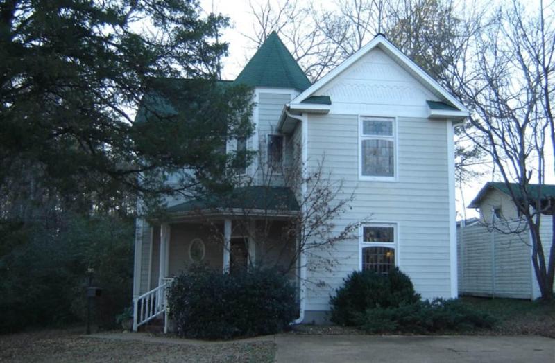 Rose House Inn image