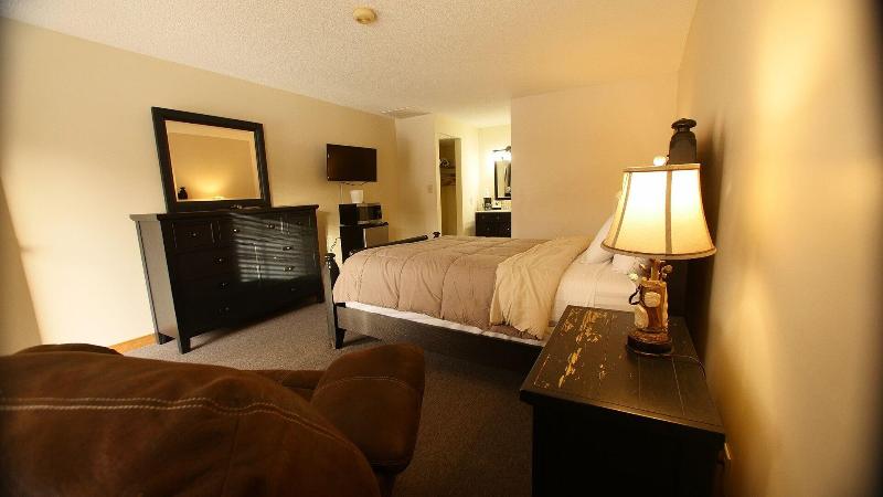 Skyline Lodge image