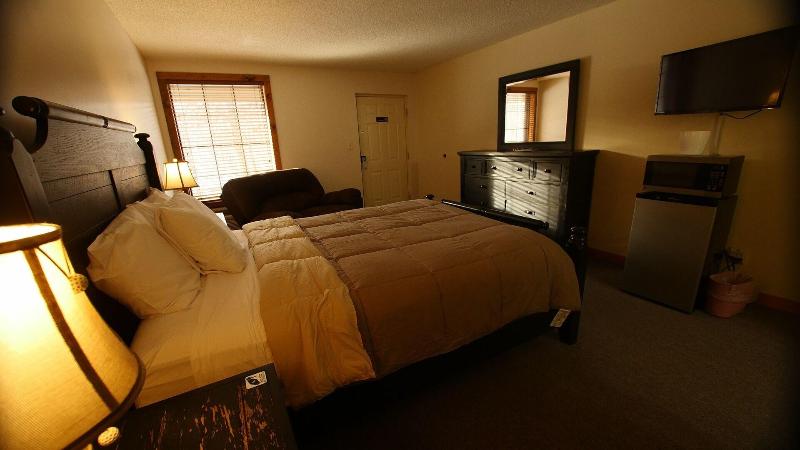 Skyline Lodge image