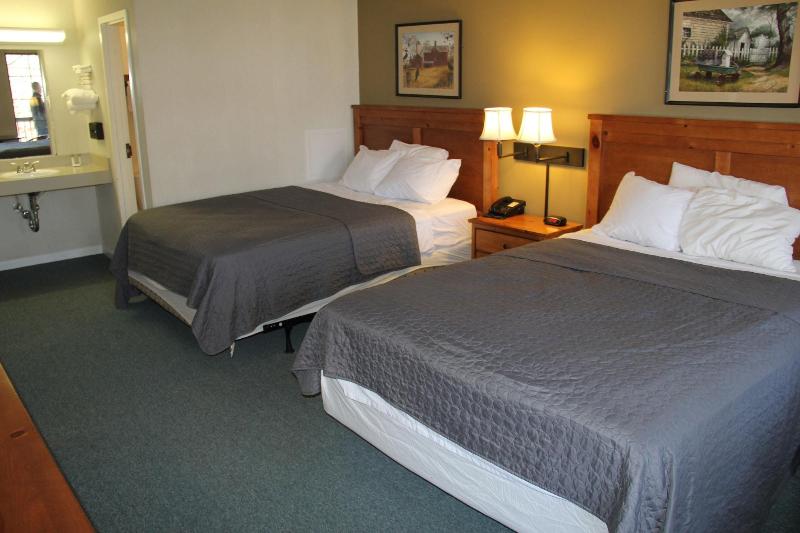 Skyline Lodge image