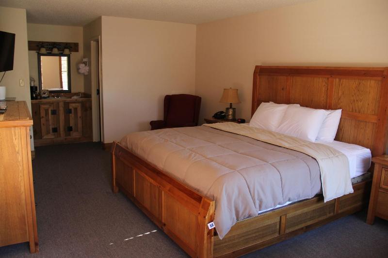 Skyline Lodge image
