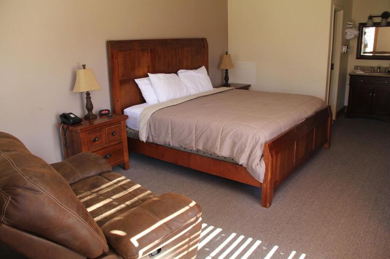 Skyline Lodge image