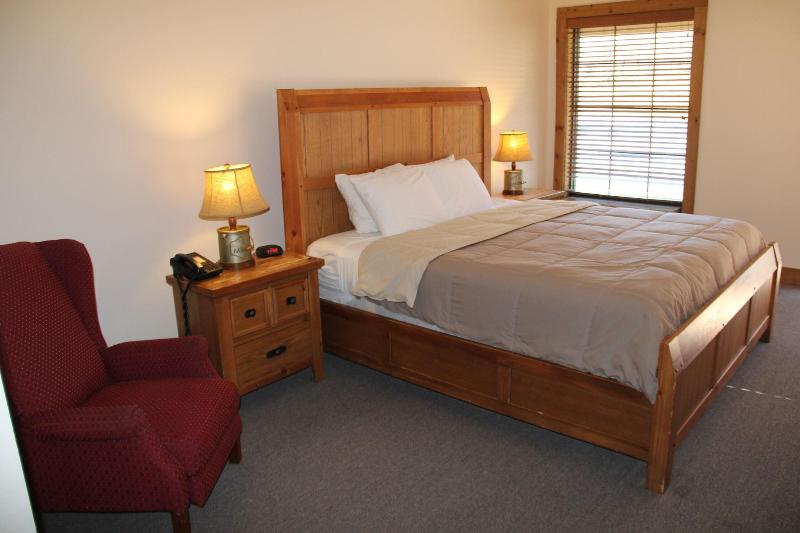 Skyline Lodge image