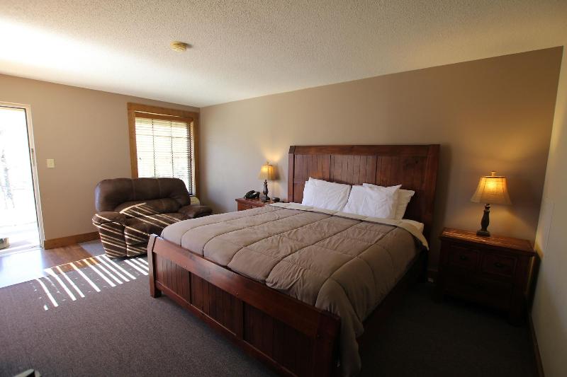 Skyline Lodge image
