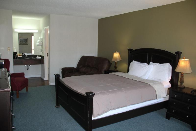 Skyline Lodge image