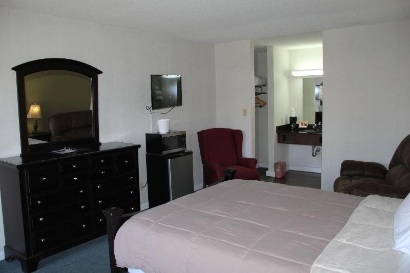Skyline Lodge image