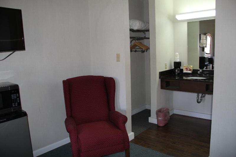 Skyline Lodge image