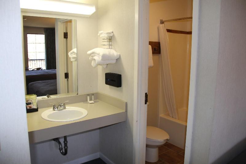 Skyline Lodge image