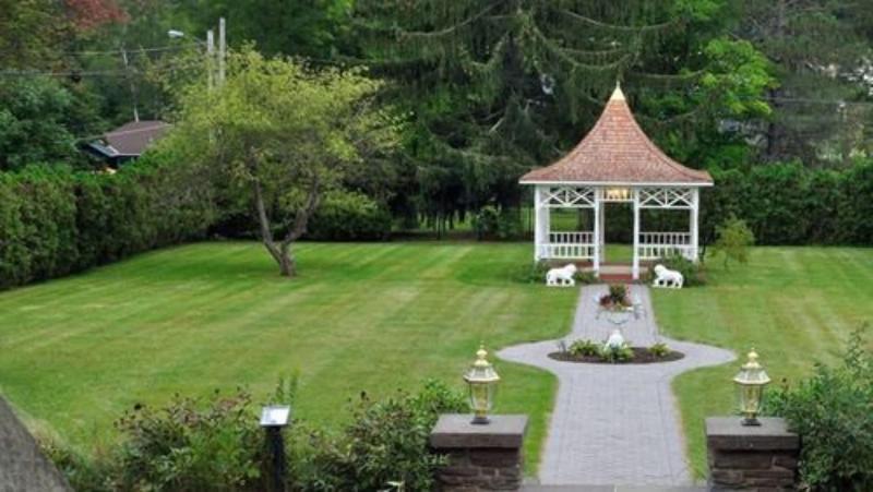 The Queen of the Catskills B&B image