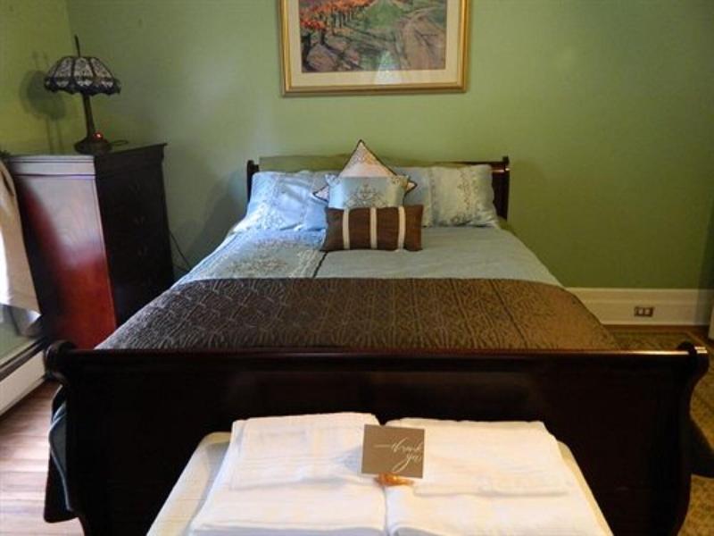 The Queen of the Catskills B&B image