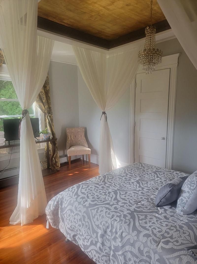The Queen of the Catskills B&B image 7