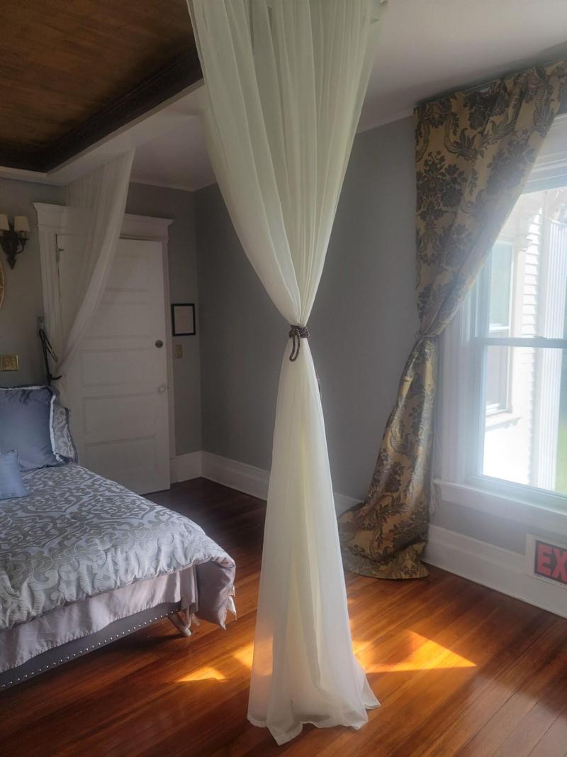 The Queen of the Catskills B&B image