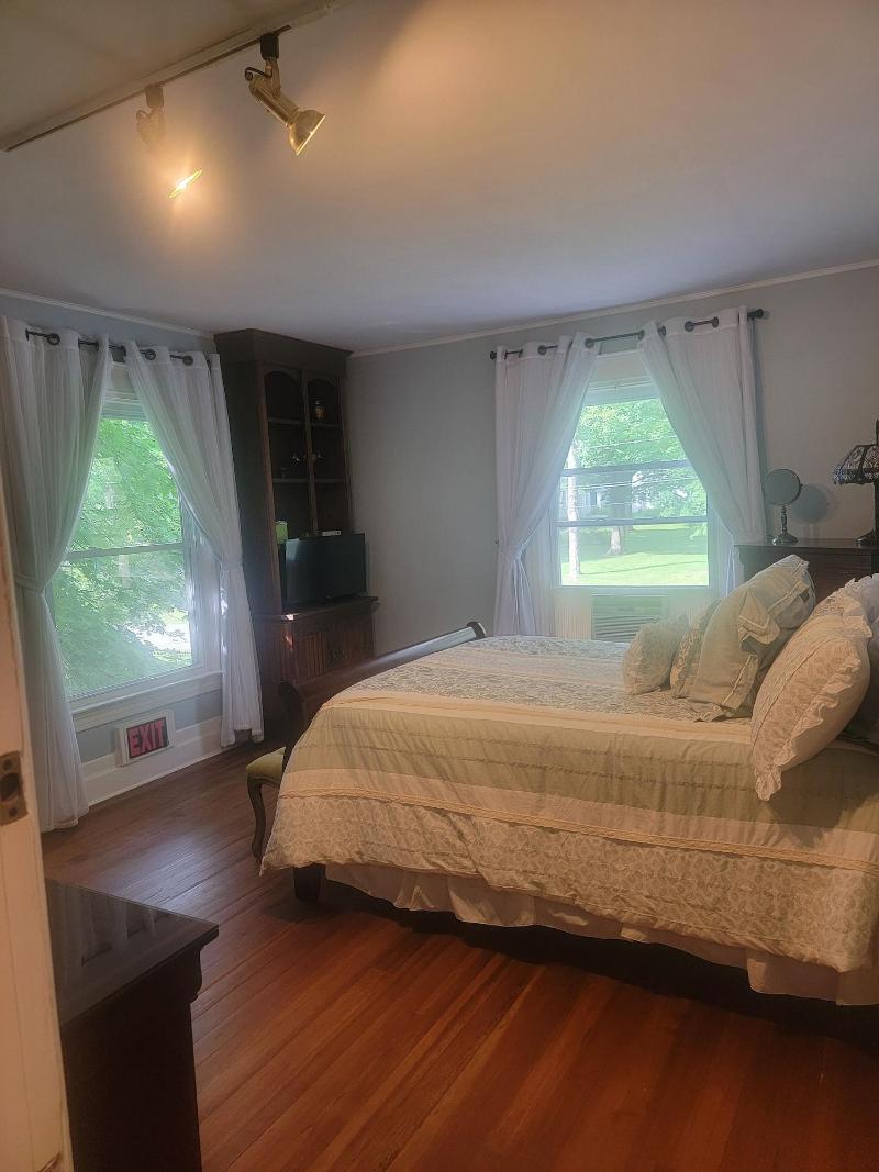 The Queen of the Catskills B&B image