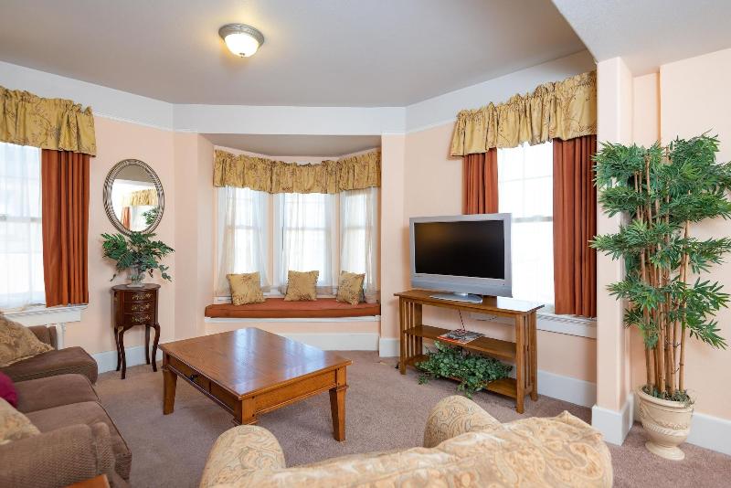 Historic Hotel Condon image