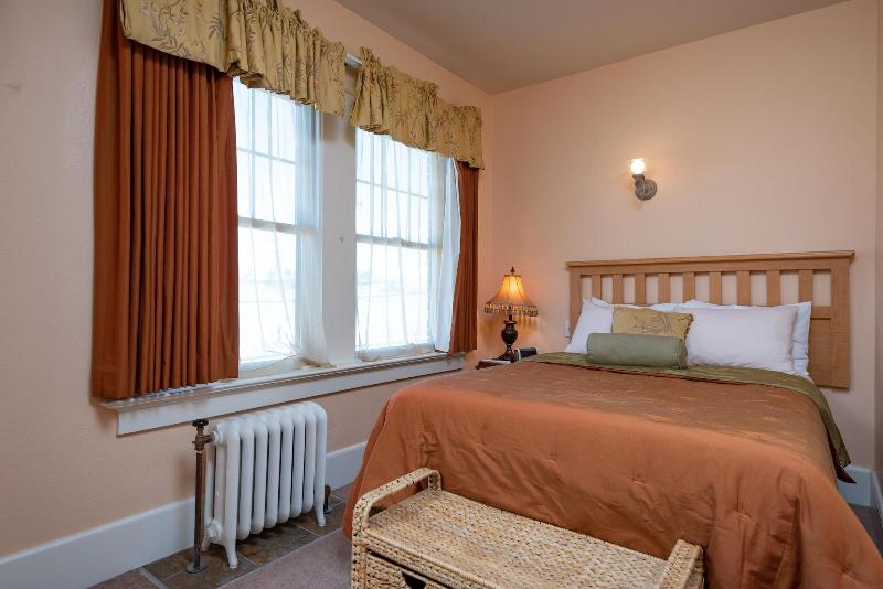Historic Hotel Condon image