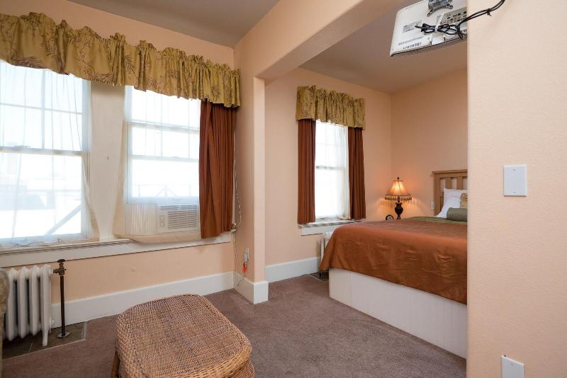 Historic Hotel Condon image
