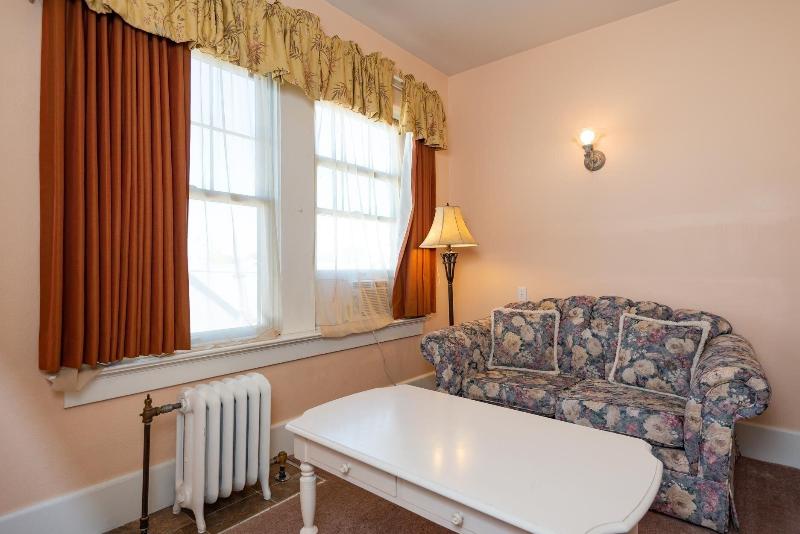 Historic Hotel Condon image