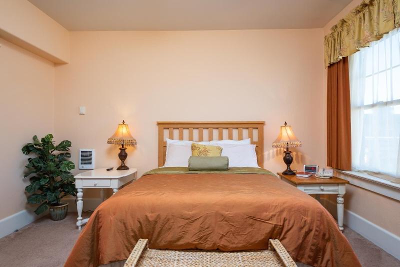 Historic Hotel Condon image