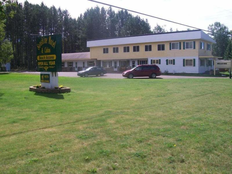 Sunshine Motel And Cabins — exterior view