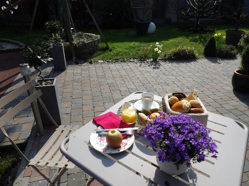 Aux Herbes Hautes image