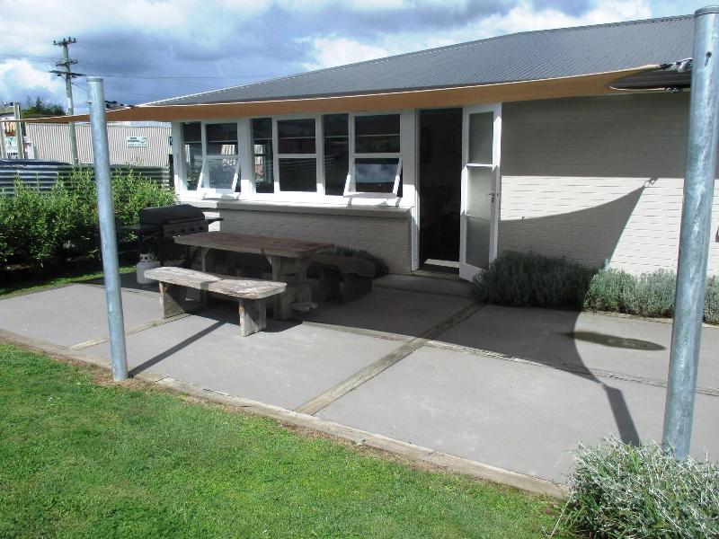 Owls Nest Motel image