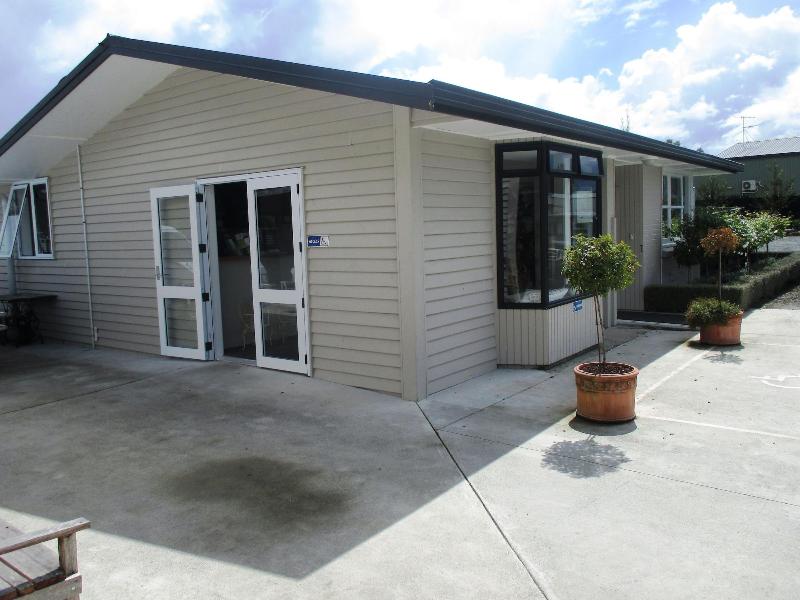 Owls Nest Motel image
