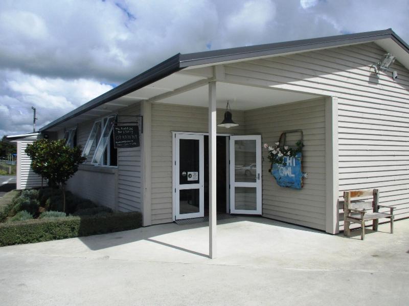 Owls Nest Motel image