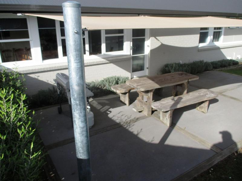 Owls Nest Motel image