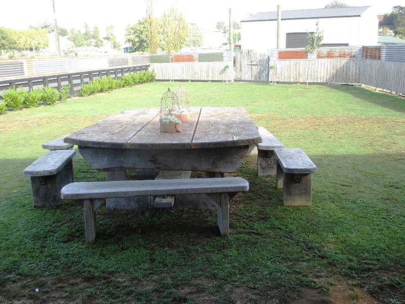 Owls Nest Motel image